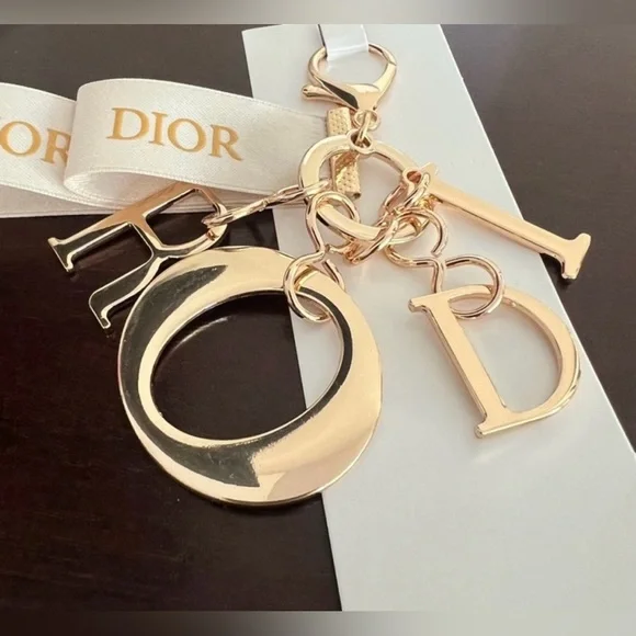 New in Box Dior GWP Gorgeous Gold Keychain - Picture 2 of 6